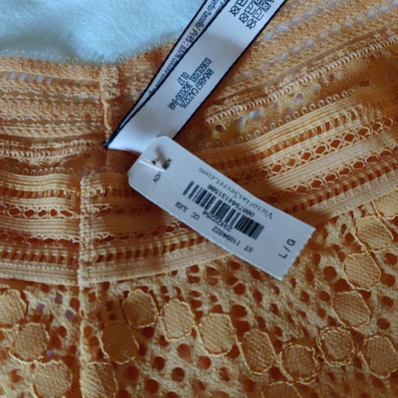 Victoria"s Secret Bra and Panty Set - Picture 5 of 6